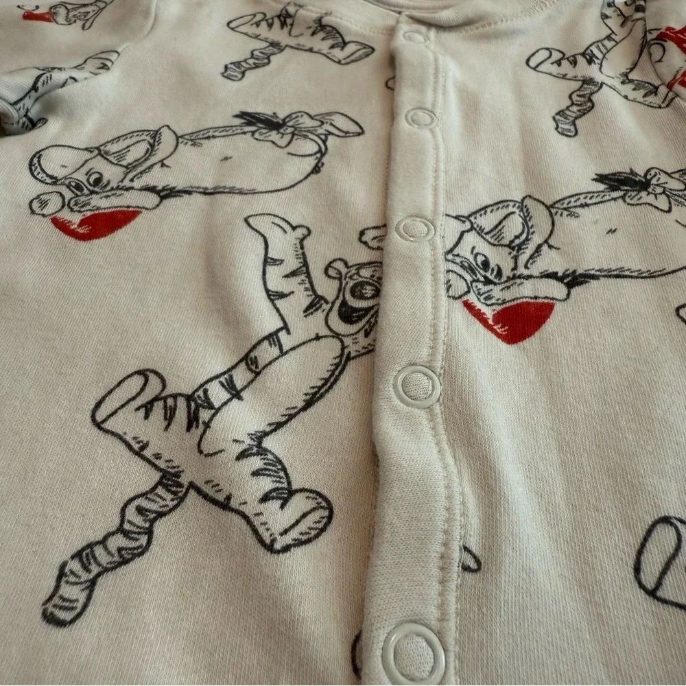 H&M Disney Winnie the Pooh Tigger Christmas Holiday Snap Footie Sleeper 3M